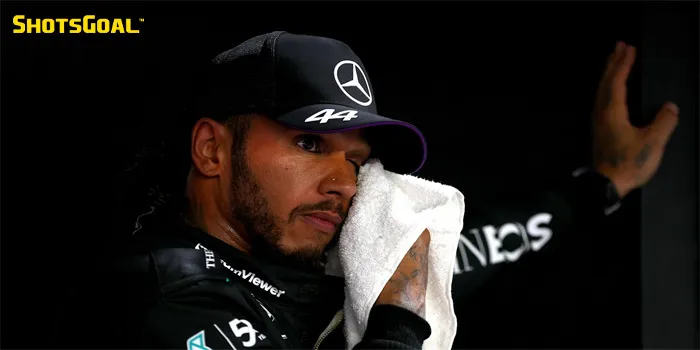 Hamilton Rugi Akibat Kesalahan Strategi Mercedes di Singapura