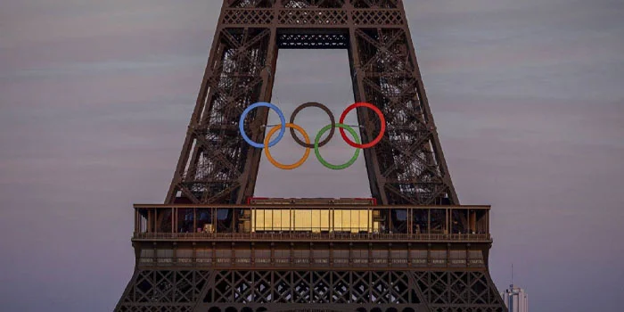 Anne Hidalgo Ingin Cincin Olimpiade Tetap di Menara Eiffel